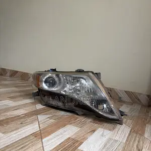 Original 2009 - 2015 Toyota Venza Headlight Front Right Passenger Side