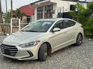 Hyundai Elantra SEL 2018 Gold