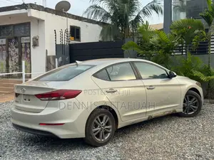 Hyundai Elantra SEL 2018 Gold