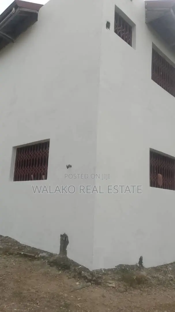 5bdrm House in Ga West Municipal for sale
