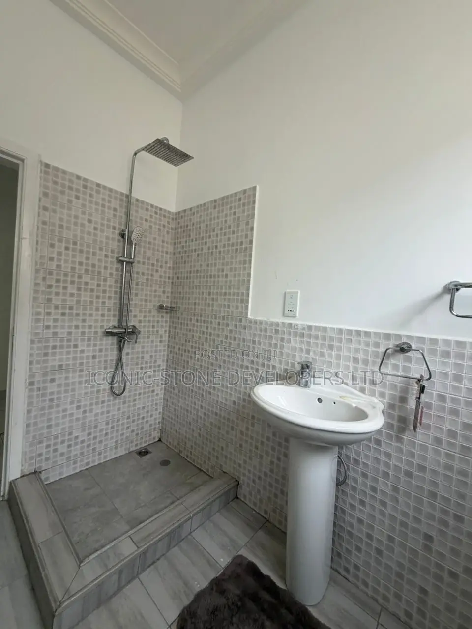 3bdrm Townhouse / Terrace in East Legon Hills for rent