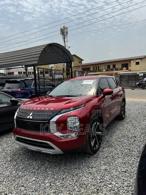 Mitsubishi Outlander SE 2024 Red