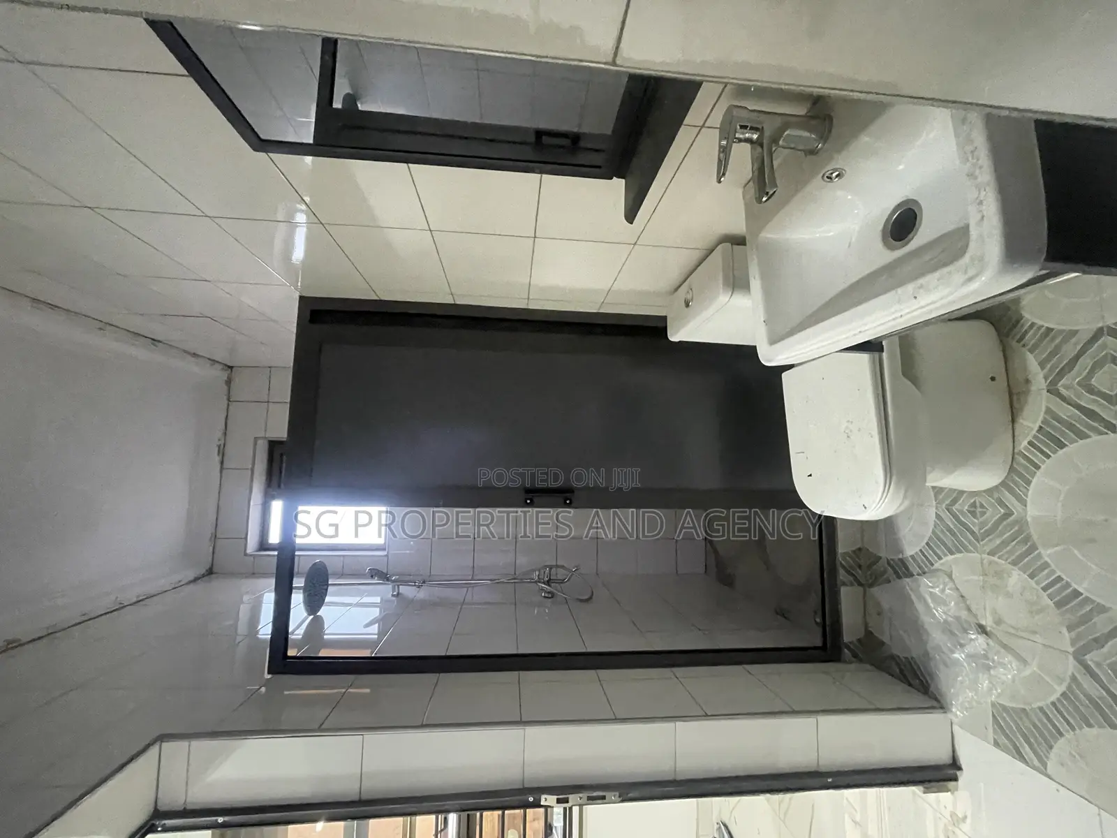 2bdrm Apartment in Lashibi, Sakumono for rent