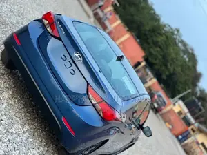 Hyundai Elantra SE Sedan FWD (1.8L 4cyl 6A) 2016 Blue