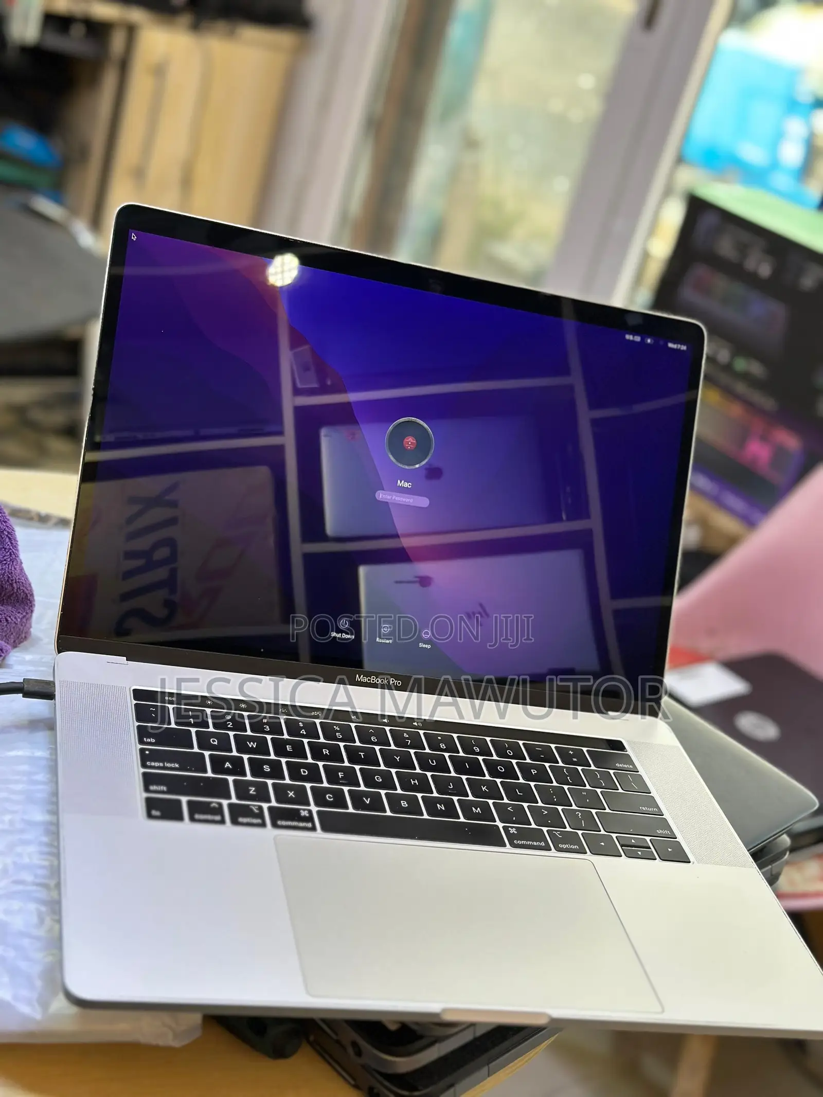 Laptop Apple MacBook Pro 16GB Intel Core i7 SSD 512GB