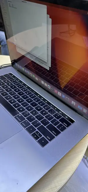 Laptop Apple MacBook Pro 2017 16GB Intel Core i7 SSD 256GB