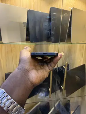 New Apple iPhone 16 128 GB Black