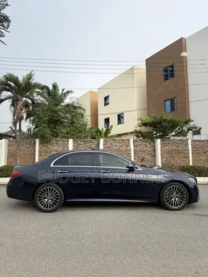 Mercedes-Benz E300 2018 Blue