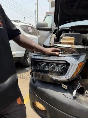 Toyota Tundra 2007-15 Upgrade Led Spec Head Light Pair
