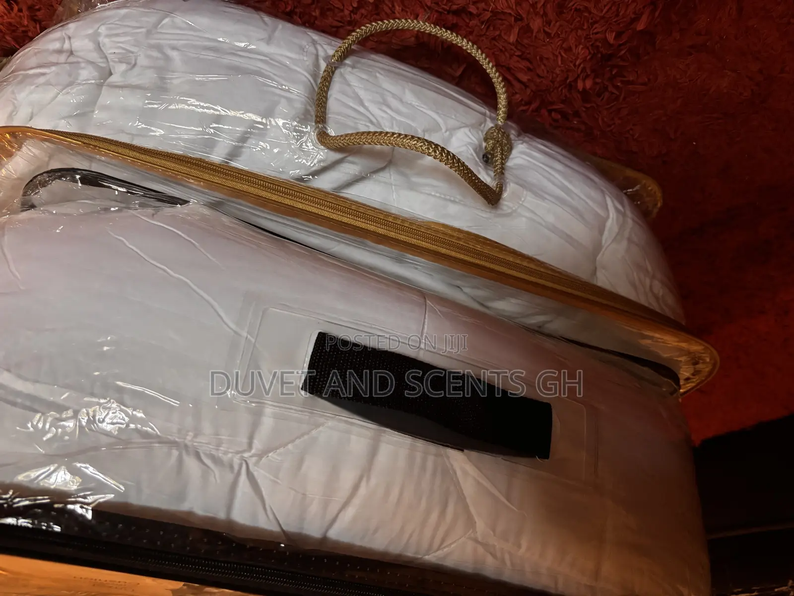 Plain White 7 Pecies Super Kingsize Duvet Set