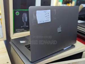Laptop Apple MacBook Pro 2017 16GB Intel Core i7 SSD 512GB