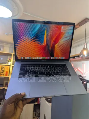 Laptop Apple MacBook Pro 2018 16GB Intel Core i7 SSD 512GB