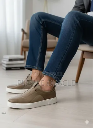 Comfortable Men's Slip-on Sneakers .