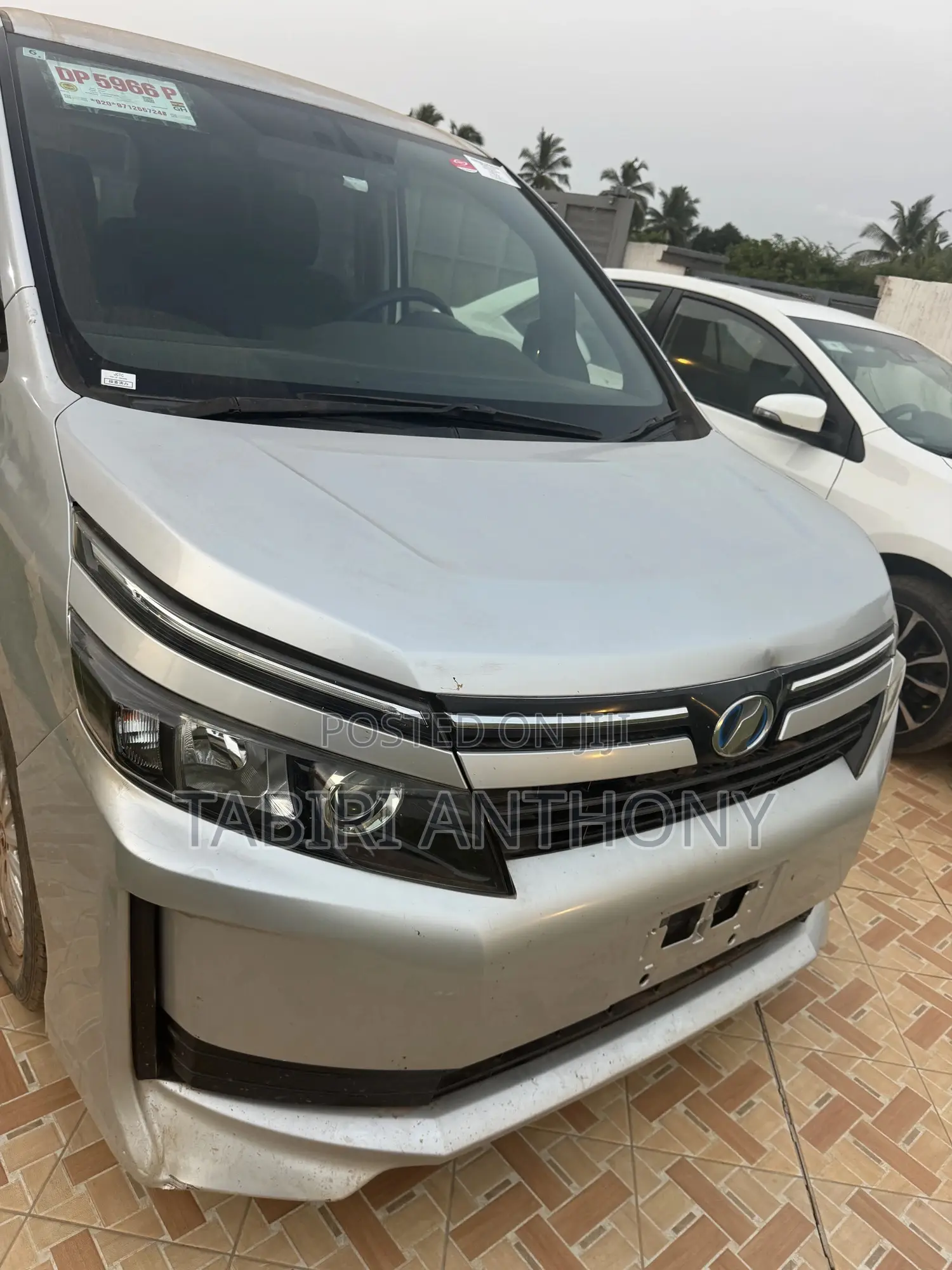 Toyota Voxy SV Premium 2014 Silver