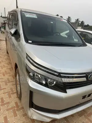 Toyota Voxy SV Premium 2014 Silver