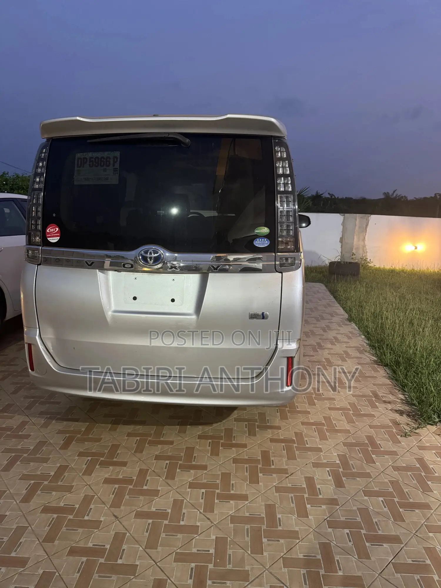 Toyota Voxy SV Premium 2014 Silver