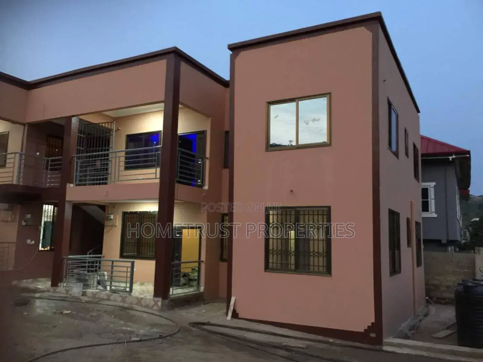10bdrm Apartment in Kwabenya for sale