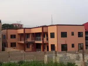 10bdrm Apartment in Kwabenya for sale