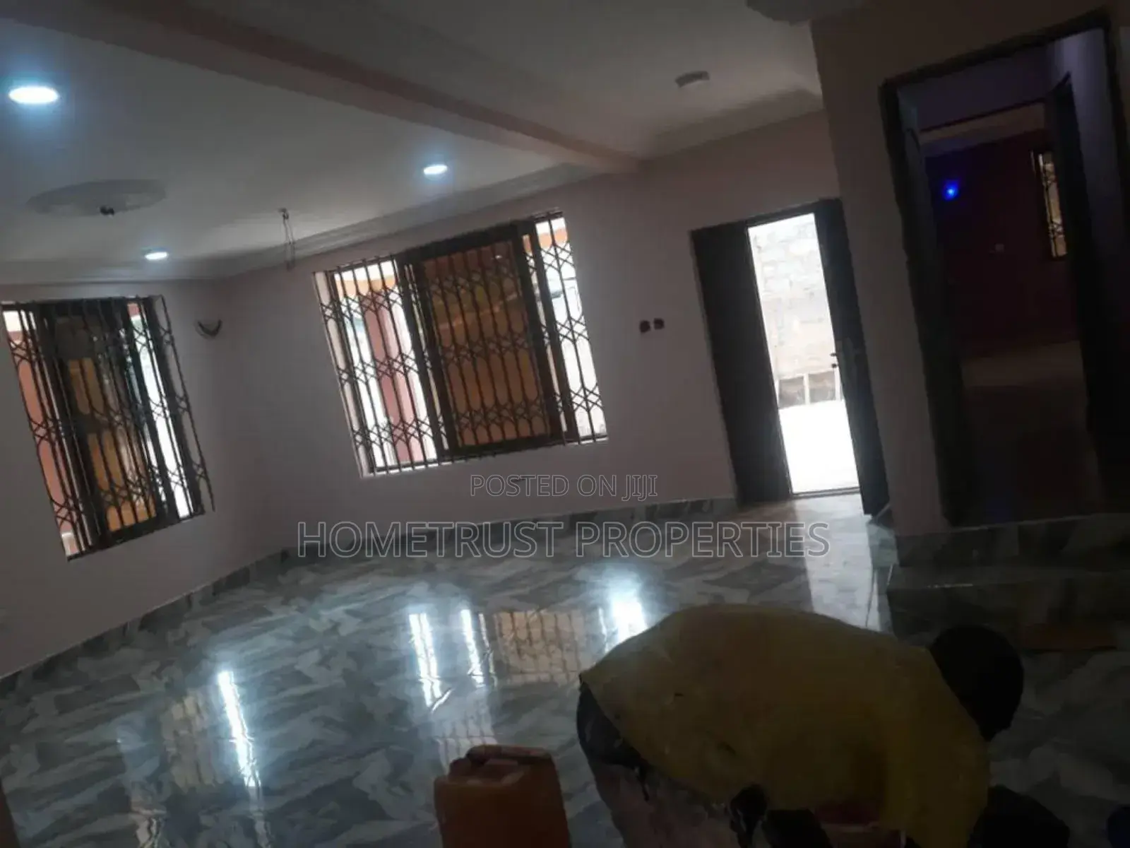 10bdrm Apartment in Kwabenya for sale