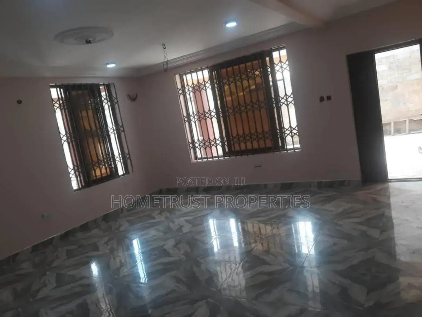 10bdrm Apartment in Kwabenya for sale
