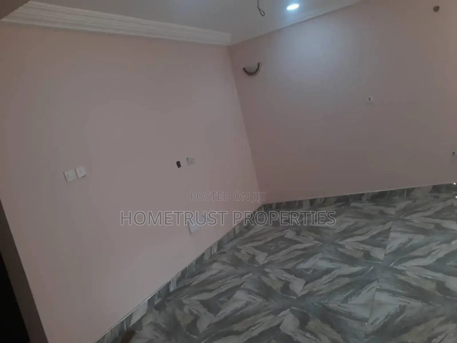 10bdrm Apartment in Kwabenya for sale