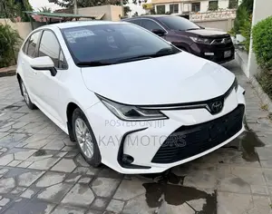 Toyota Corolla SE 2021 White