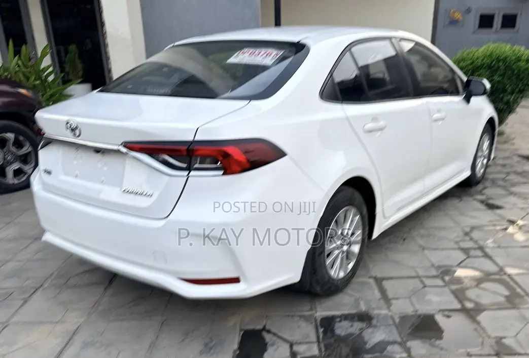 Toyota Corolla SE 2021 White