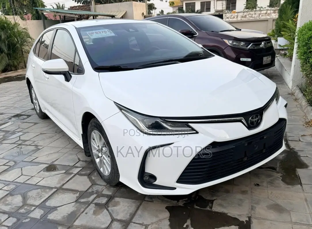 Toyota Corolla SE 2021 White