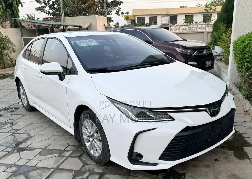 Toyota Corolla SE 2021 White