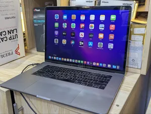 Laptop Apple MacBook Pro 2018 16GB Intel Core i7 SSD 512GB