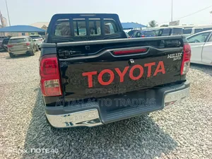 Toyota Hilux 2017 Black
