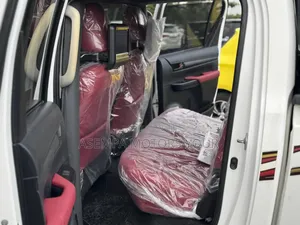 Toyota Hilux Revo Double Cab Petrol 2.7 RWD 2017 White
