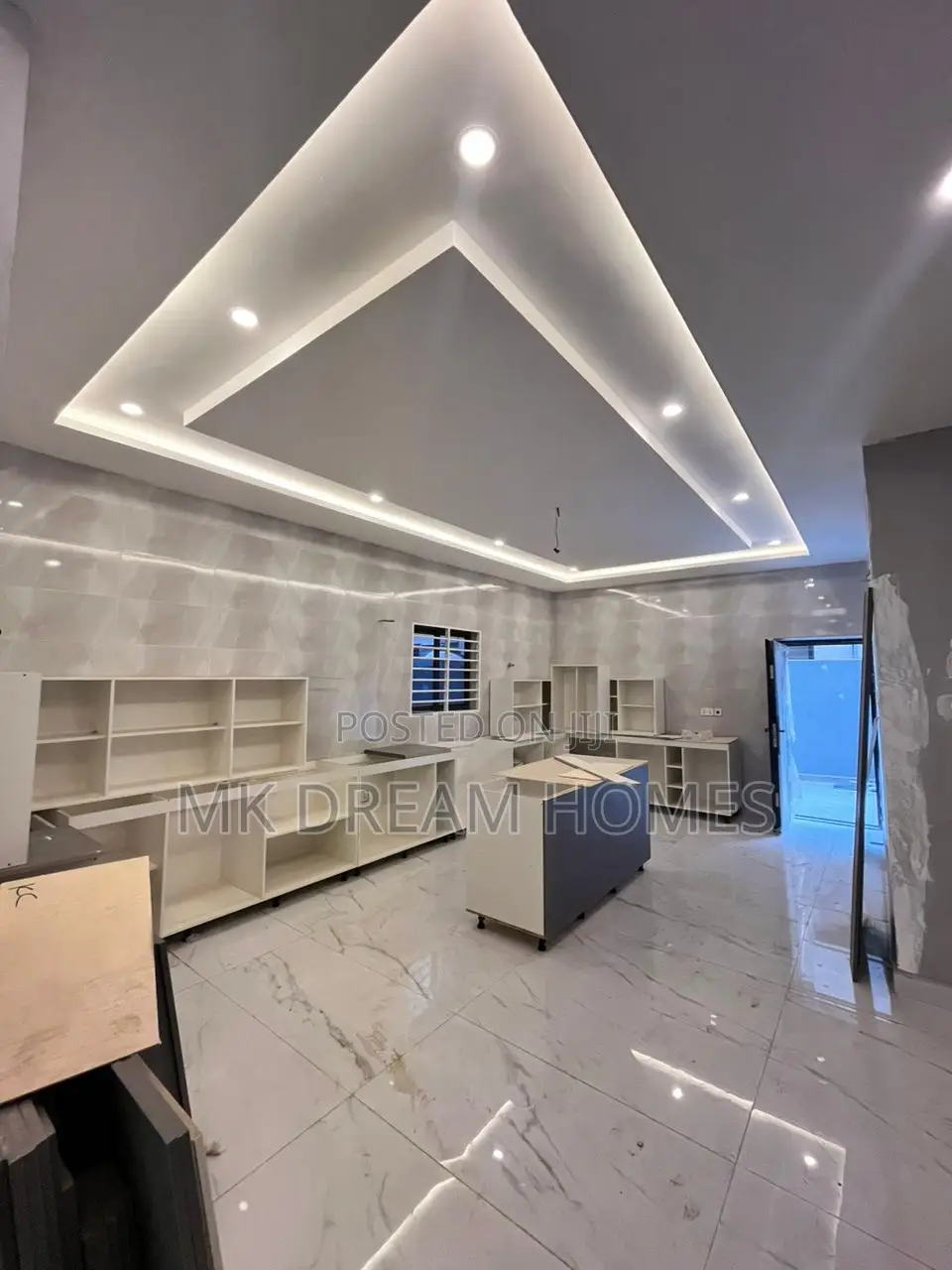 4bdrm House in Lake Side Estate for sale