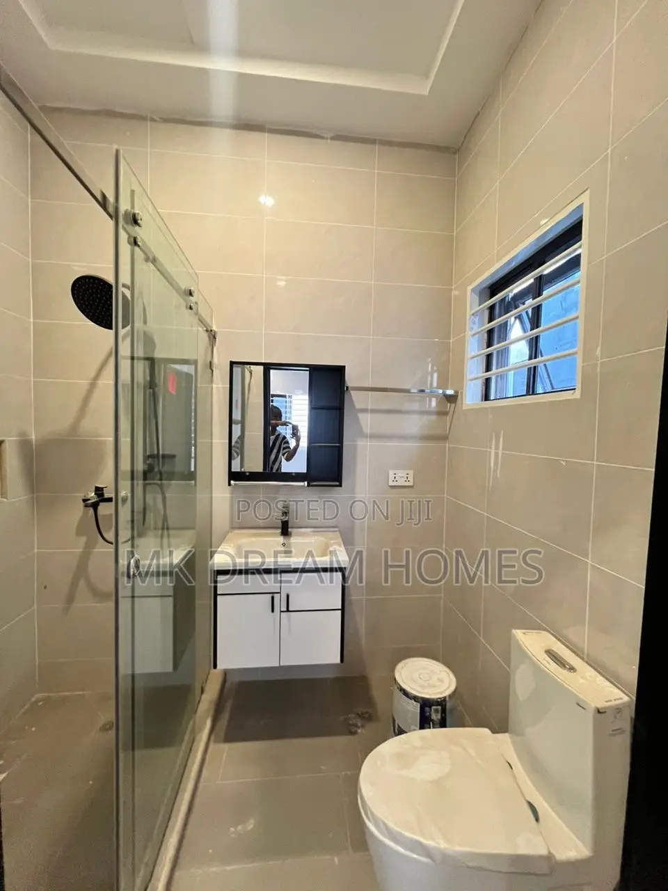 4bdrm House in Lake Side Estate for sale