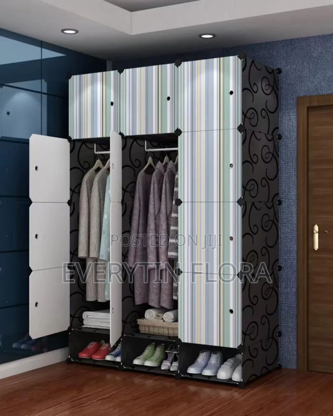 25 Cubes Plastic Wardrobe
