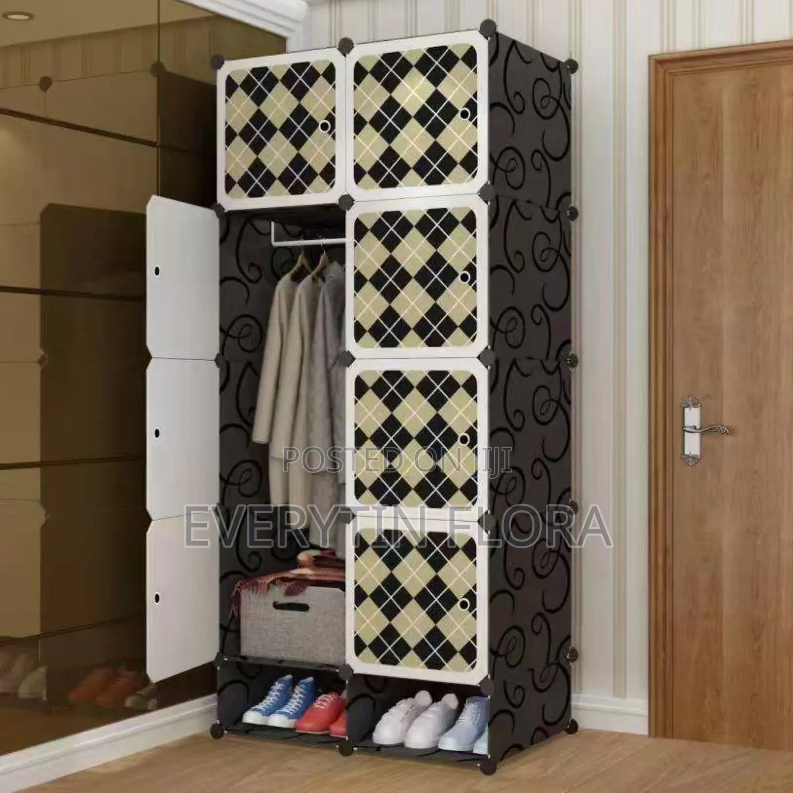 25 Cubes Plastic Wardrobe