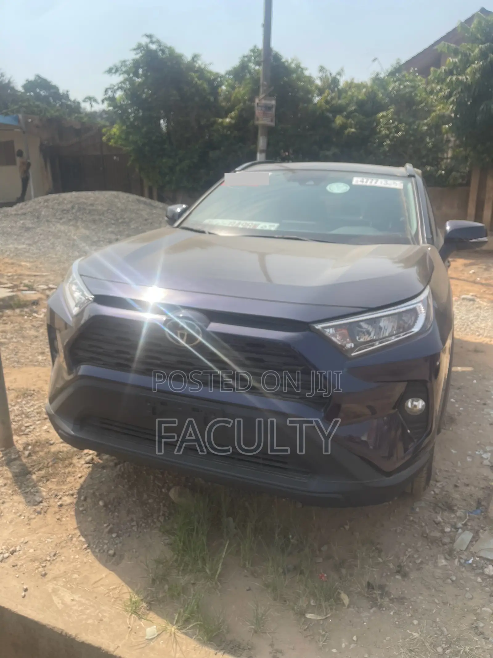 Toyota RAV4 XLE AWD 2019 Blue