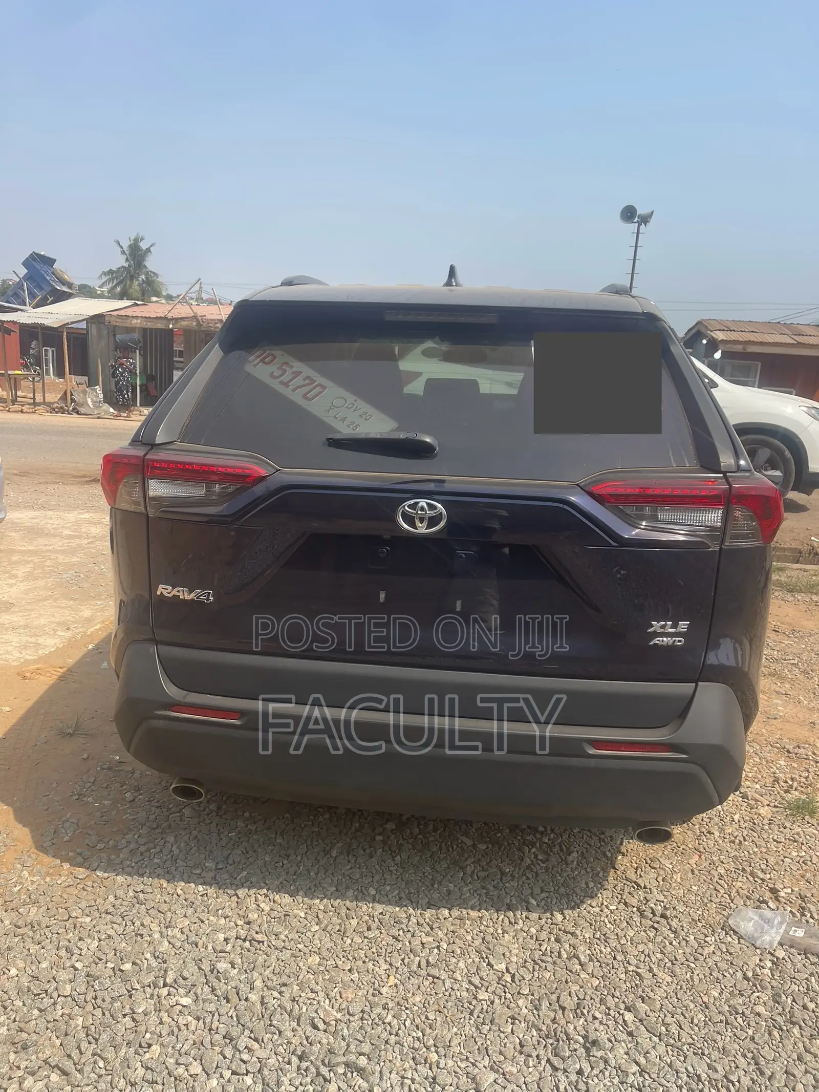 Toyota RAV4 XLE AWD 2019 Blue