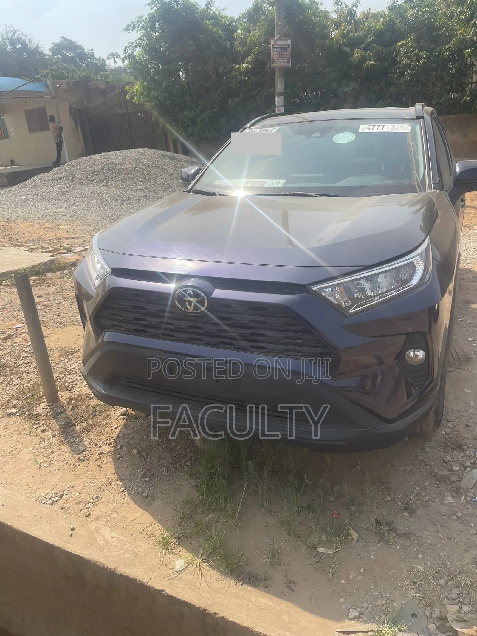 Toyota RAV4 XLE AWD 2019 Blue