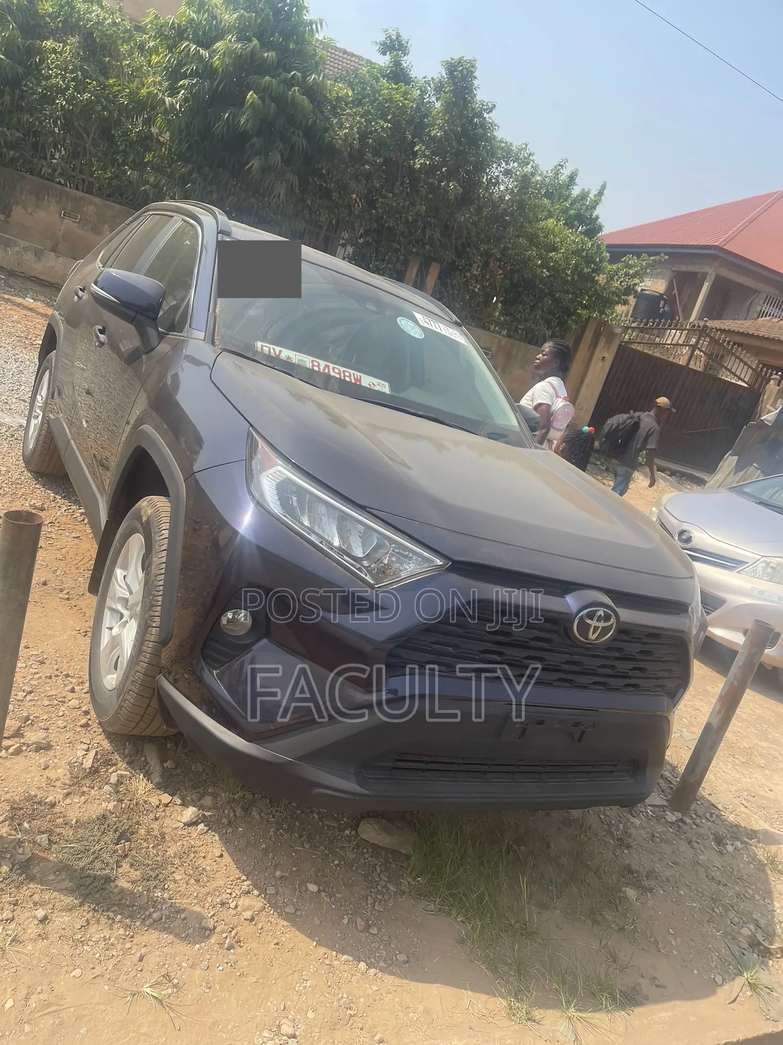 Toyota RAV4 XLE AWD 2019 Blue