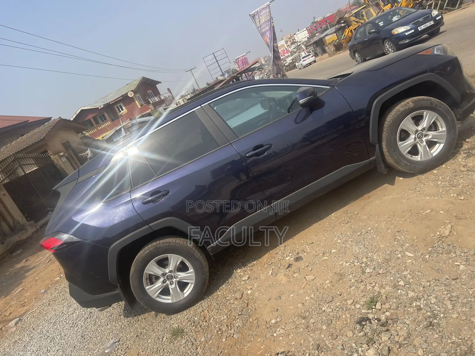 Toyota RAV4 XLE AWD 2019 Blue