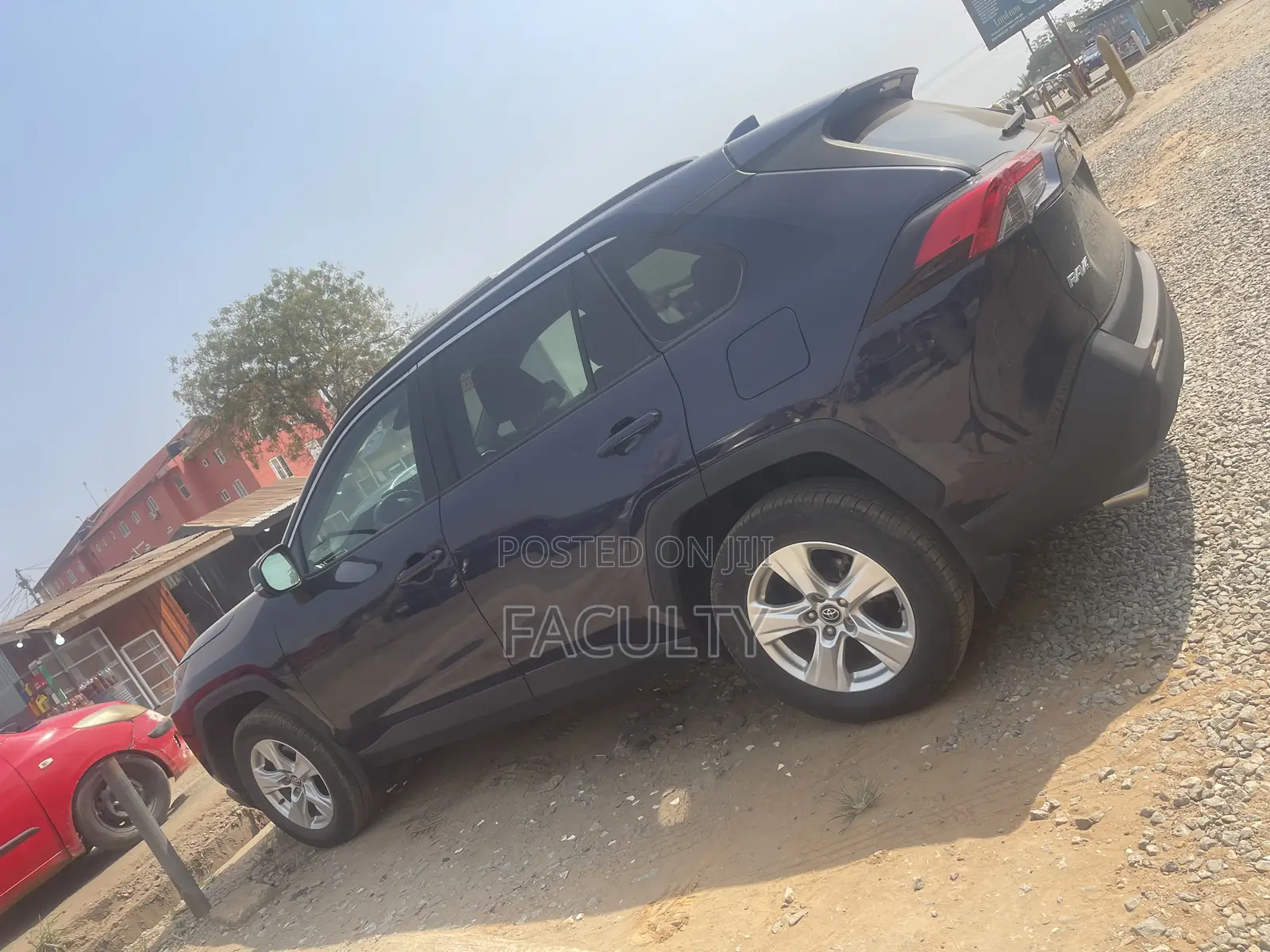 Toyota RAV4 XLE AWD 2019 Blue
