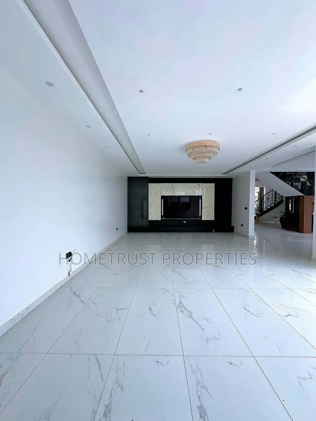 6bdrm Mansion in East Legon Trassaco, Boundary Road Area for sale
