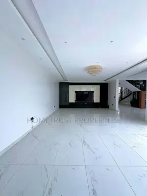 6bdrm Mansion in East Legon Trassaco, Boundary Road Area for sale