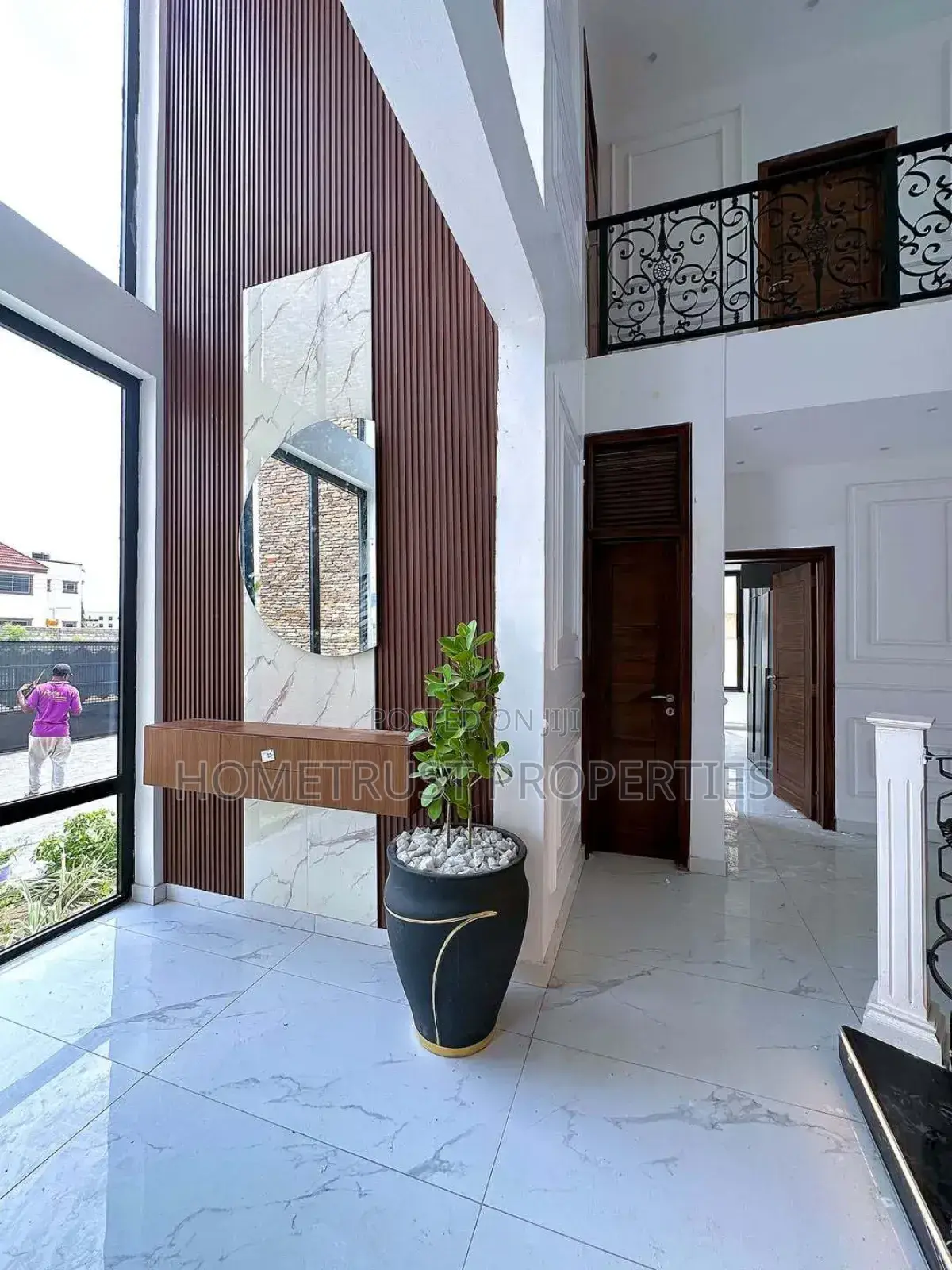 6bdrm Mansion in East Legon Trassaco, Boundary Road Area for sale