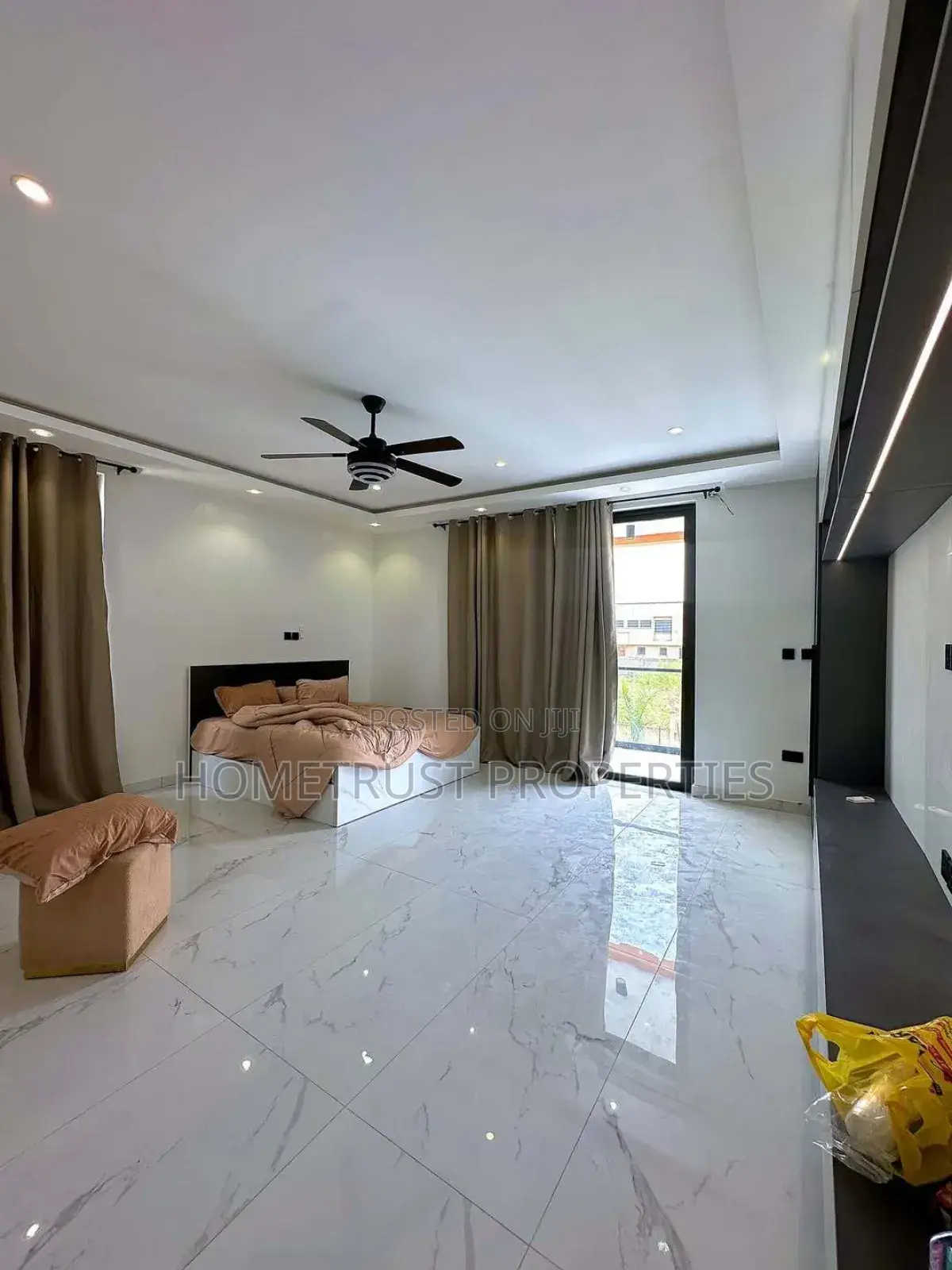 6bdrm Mansion in East Legon Trassaco, Boundary Road Area for sale