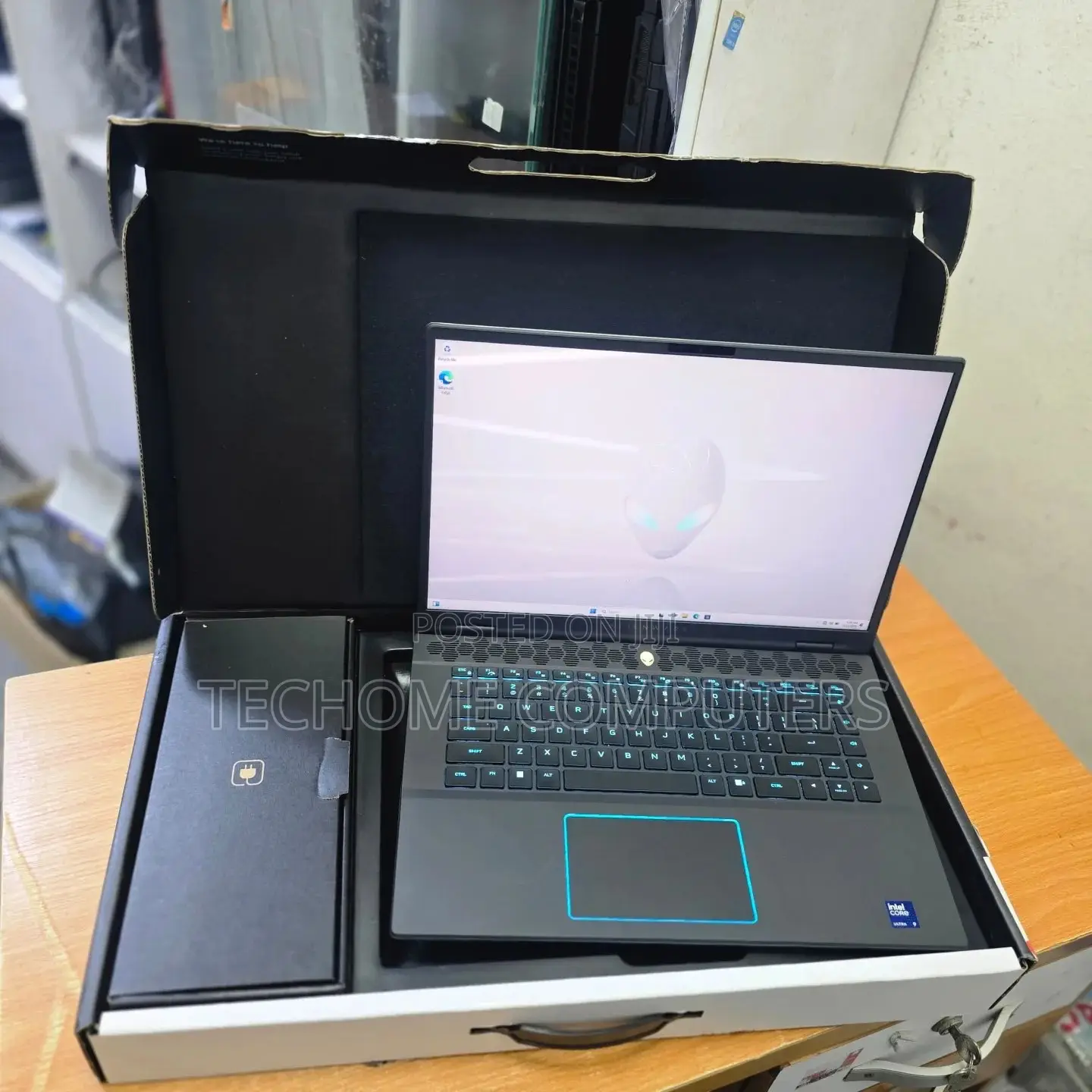 New Laptop Alienware M17x R2 32GB Intel Core Ultra 9 SSD 1T