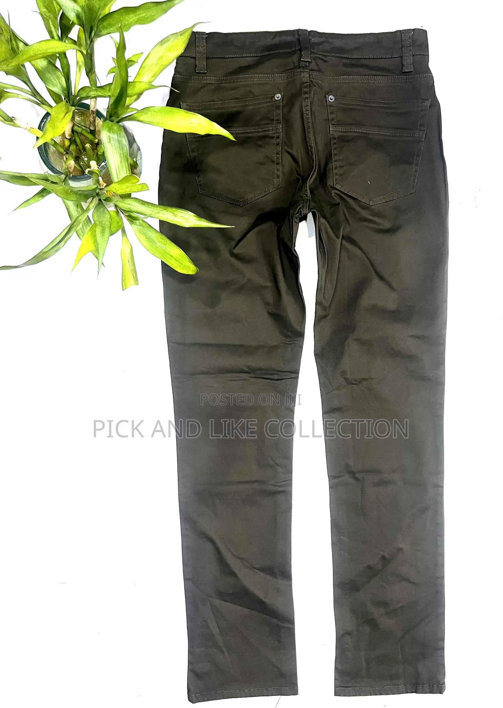 The Khakis That Move From Weekday Work to Weekend Plans.