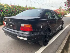 BMW 3 Series 320i RWD 1999 Black