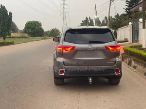 Toyota Highlander Limited Platinum 4x4 V6 (3.5L 6cyl 8A) 2017 Gray